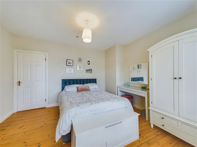 64 Inis Clair, Kildysart Road, Clarecastle, Ennis, Co. Clare.