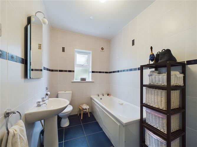 64 Inis Clair, Kildysart Road, Clarecastle, Ennis, Co. Clare.