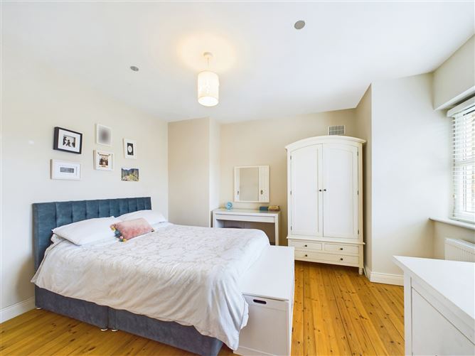 64 Inis Clair, Kildysart Road, Clarecastle, Ennis, Co. Clare.