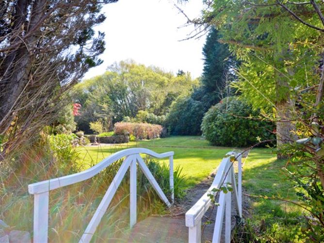 Derrymoyle House, Glann Road, Oughterard, Galway