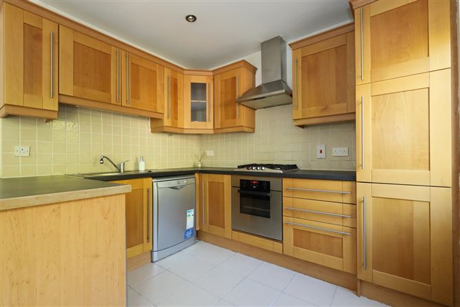 72 Mountain View, Crinken Glen, Shankill, Dublin 18