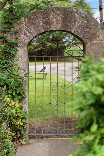 https://photos-a.propertyimages.ie/media/9/0/3/4941309/13646481-16c8-4eb7-803c-ba95b0d17196_l.jpg