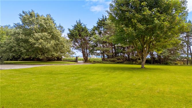 https://photos-a.propertyimages.ie/media/9/0/3/4941309/13646481-16c8-4eb7-803c-ba95b0d17196_l.jpg