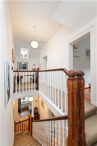 https://photos-a.propertyimages.ie/media/9/0/3/4941309/13646481-16c8-4eb7-803c-ba95b0d17196_l.jpg
