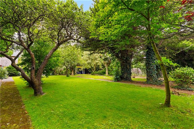 https://photos-a.propertyimages.ie/media/9/0/3/4941309/13646481-16c8-4eb7-803c-ba95b0d17196_l.jpg