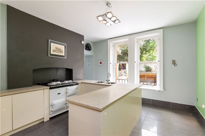 https://photos-a.propertyimages.ie/media/9/0/3/4941309/13646481-16c8-4eb7-803c-ba95b0d17196_l.jpg