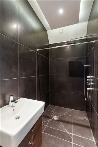 https://photos-a.propertyimages.ie/media/9/0/3/4941309/13646481-16c8-4eb7-803c-ba95b0d17196_l.jpg