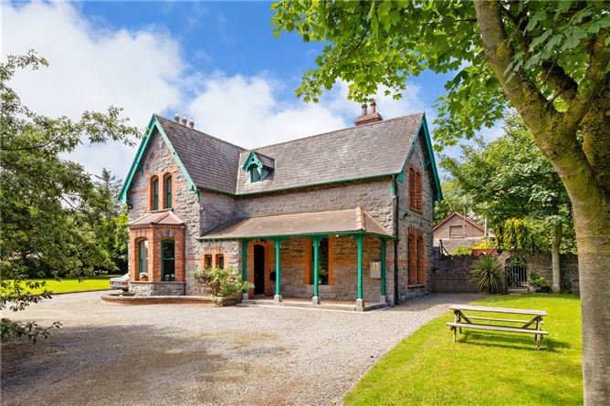 https://photos-a.propertyimages.ie/media/9/0/3/4941309/13646481-16c8-4eb7-803c-ba95b0d17196_l.jpg