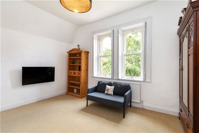 https://photos-a.propertyimages.ie/media/9/0/3/4941309/13646481-16c8-4eb7-803c-ba95b0d17196_l.jpg