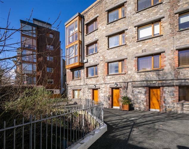 260 Fairbairn House, Bellevue, Islandbridge, Dublin 8