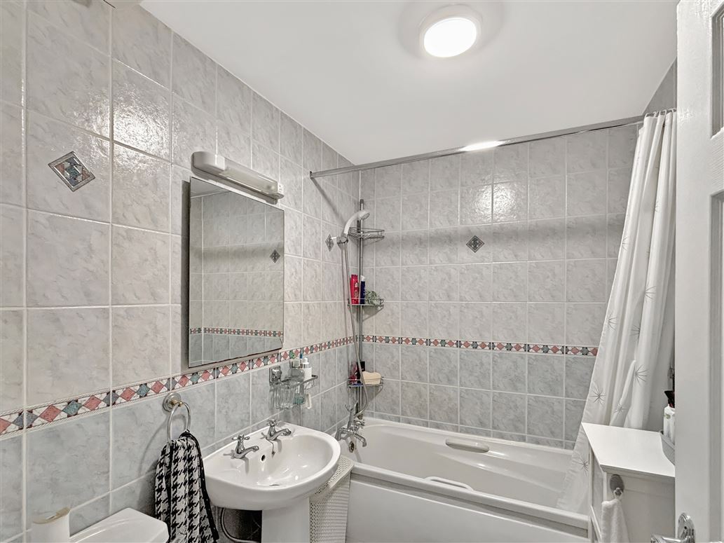 Apartment 24 Larnach, Bohermore, Galway