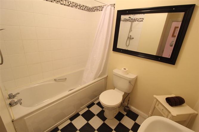 33 Inver Gael, Carrick-on-shannon, Roscommon