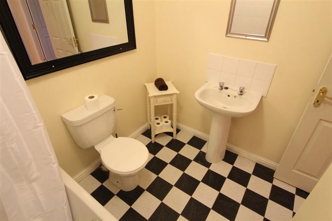 33 Inver Gael, Carrick-on-shannon, Roscommon