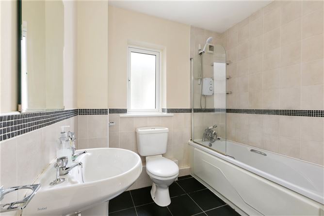 7 The Crescent, Straffan Wood, Maynooth, Co. Kildare