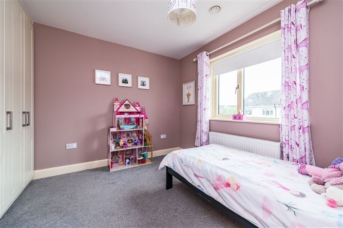 https://photos-a.propertyimages.ie/media/9/0/5/5009509/ee1e9c06-44ed-4d4a-8ad9-306dbcfc5ca6_l.jpg
