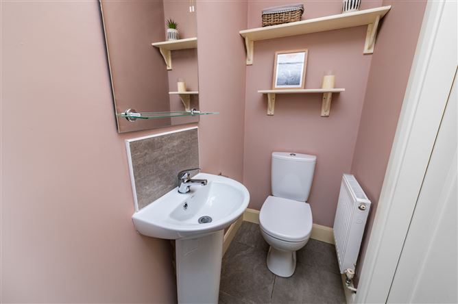 https://photos-a.propertyimages.ie/media/9/0/5/5009509/ee1e9c06-44ed-4d4a-8ad9-306dbcfc5ca6_l.jpg