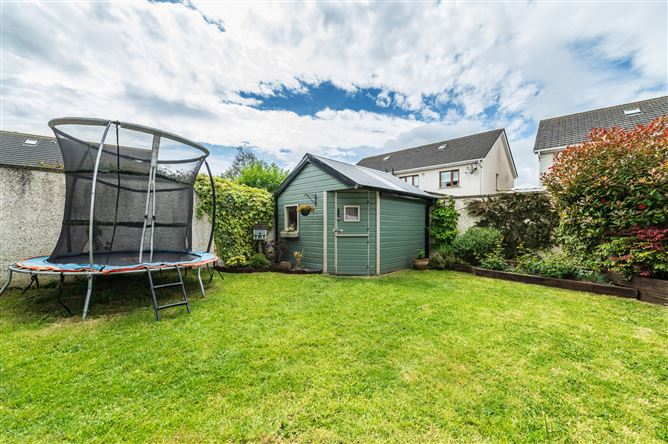 https://photos-a.propertyimages.ie/media/9/0/5/5009509/ee1e9c06-44ed-4d4a-8ad9-306dbcfc5ca6_l.jpg