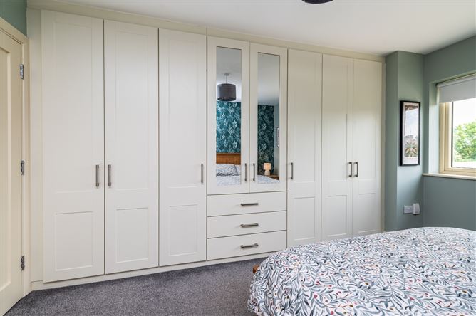 https://photos-a.propertyimages.ie/media/9/0/5/5009509/ee1e9c06-44ed-4d4a-8ad9-306dbcfc5ca6_l.jpg