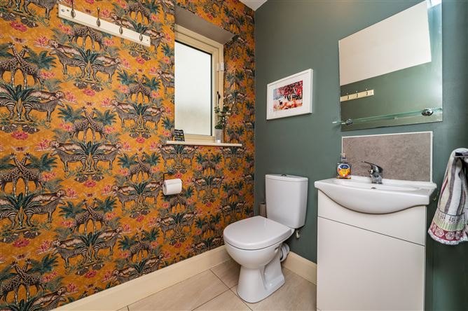 https://photos-a.propertyimages.ie/media/9/0/5/5009509/ee1e9c06-44ed-4d4a-8ad9-306dbcfc5ca6_l.jpg