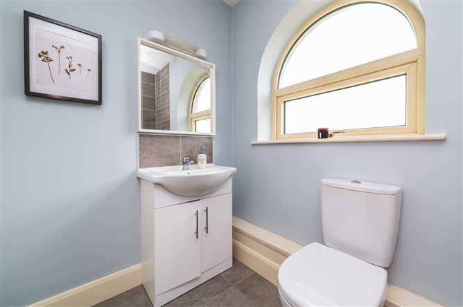 https://photos-a.propertyimages.ie/media/9/0/5/5009509/ee1e9c06-44ed-4d4a-8ad9-306dbcfc5ca6_l.jpg