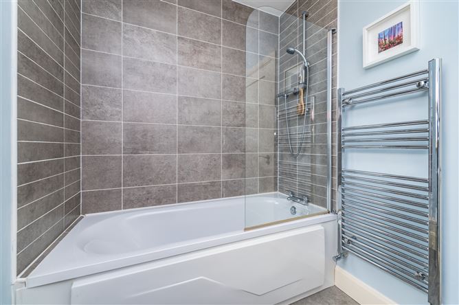 https://photos-a.propertyimages.ie/media/9/0/5/5009509/ee1e9c06-44ed-4d4a-8ad9-306dbcfc5ca6_l.jpg