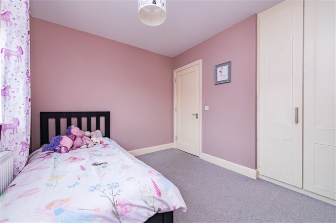 https://photos-a.propertyimages.ie/media/9/0/5/5009509/ee1e9c06-44ed-4d4a-8ad9-306dbcfc5ca6_l.jpg