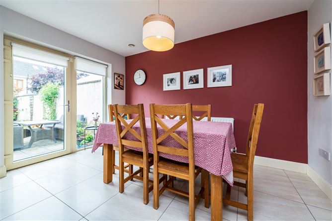 https://photos-a.propertyimages.ie/media/9/0/5/5009509/ee1e9c06-44ed-4d4a-8ad9-306dbcfc5ca6_l.jpg