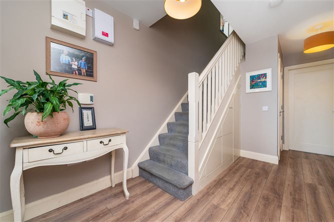 https://photos-a.propertyimages.ie/media/9/0/5/5009509/ee1e9c06-44ed-4d4a-8ad9-306dbcfc5ca6_l.jpg