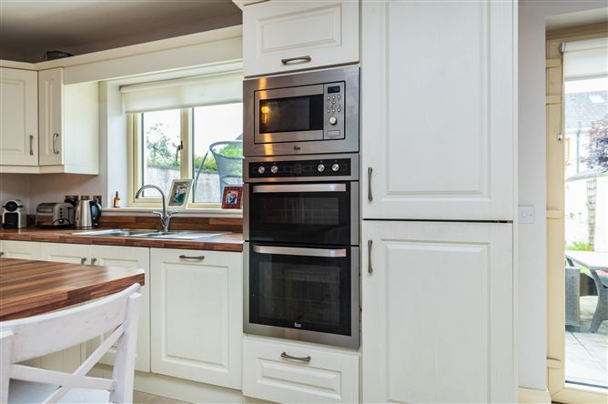 https://photos-a.propertyimages.ie/media/9/0/5/5009509/ee1e9c06-44ed-4d4a-8ad9-306dbcfc5ca6_l.jpg