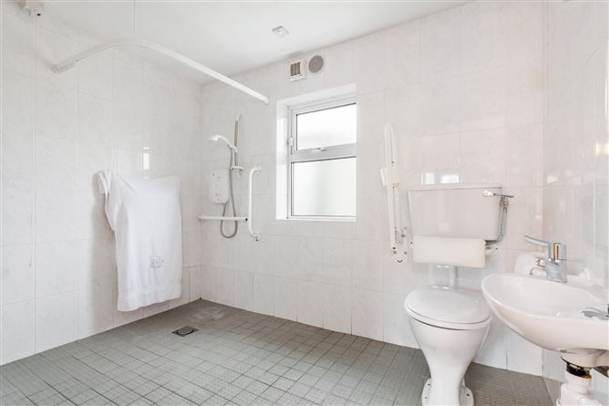 10 Oak Lawn, Castleknock, Dublin 15