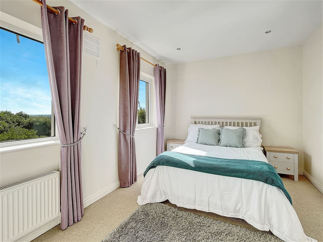 220 Ros Caoin, Roscam, Galway City 220 Ros Caoin, Roscam, Galway City