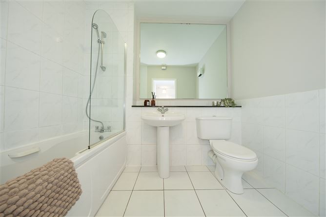 296 Castleforbes Square, IFSC, Dublin 1