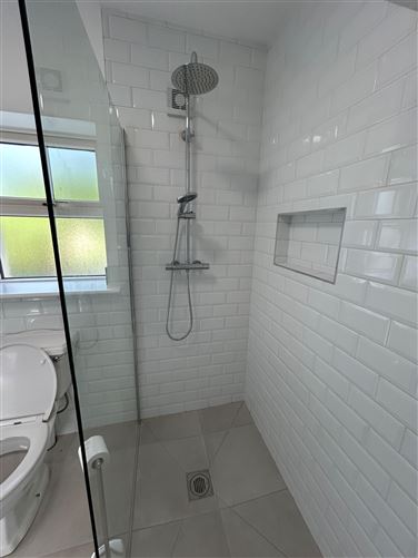 https://photos-a.propertyimages.ie/media/9/0/8/5007809/0ab85acc-b52f-4c8a-9774-2e3edb768e12_l.jpeg