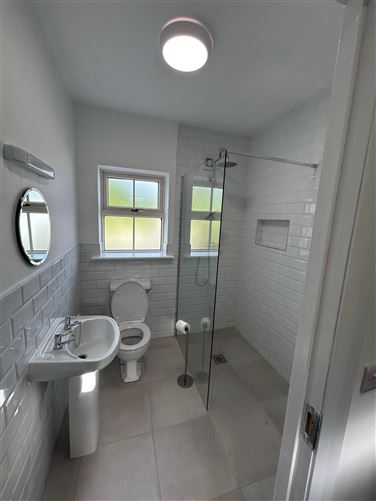 https://photos-a.propertyimages.ie/media/9/0/8/5007809/0ab85acc-b52f-4c8a-9774-2e3edb768e12_l.jpeg