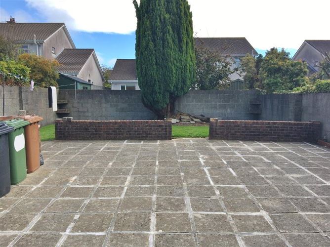 24 The Grange, Johns Hill, Waterford City, Waterford