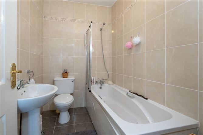 1 Sli na Gcapall, Craughwell, Co. Galway