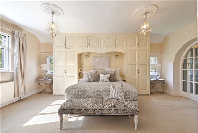 https://photos-a.propertyimages.ie/media/9/1/0/4997019/f530f29f-c1d9-4691-aa5a-fa72a2529e74_l.jpg