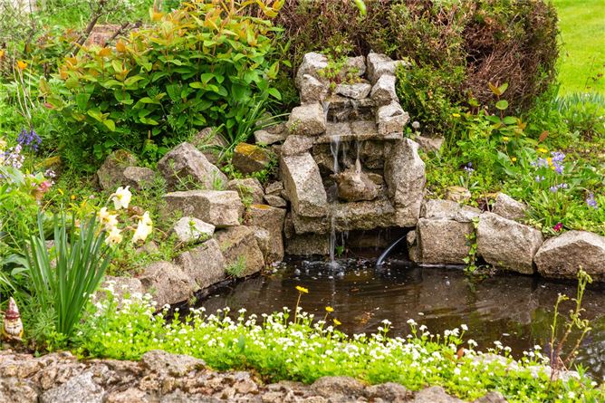 https://photos-a.propertyimages.ie/media/9/1/0/4997019/f530f29f-c1d9-4691-aa5a-fa72a2529e74_l.jpg