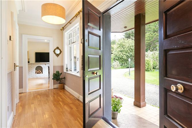 https://photos-a.propertyimages.ie/media/9/1/0/4997019/f530f29f-c1d9-4691-aa5a-fa72a2529e74_l.jpg