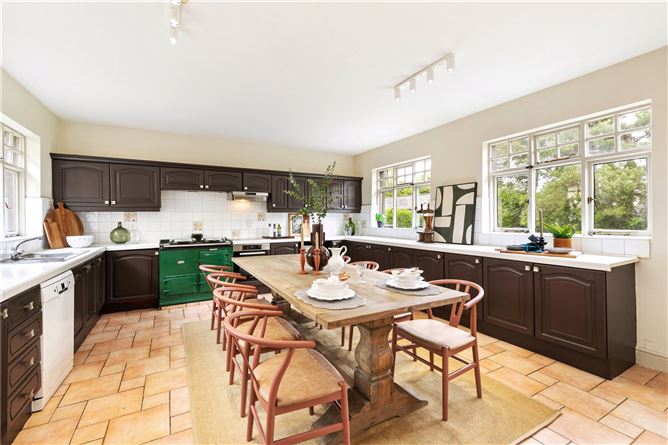 https://photos-a.propertyimages.ie/media/9/1/0/4997019/f530f29f-c1d9-4691-aa5a-fa72a2529e74_l.jpg