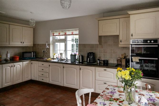 Bungalow & Workshop on C. 0.45 Acres, Glenaraneen, Brittas, Dublin