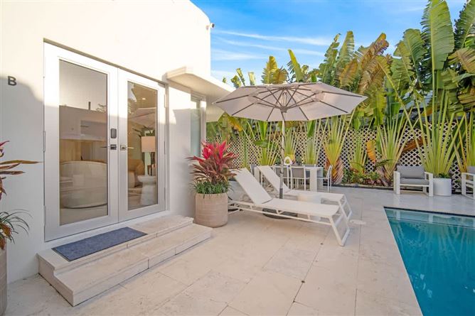 Photo 8 of 10 — Palm,Miami Beach,Florida,USA