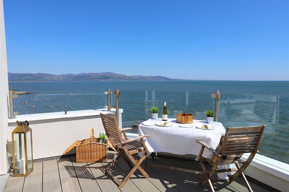 The Penthouse, 18 Marine Court, Main Street, Blackrock, Co. Louth
