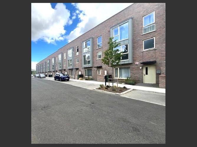 €3,500 / month