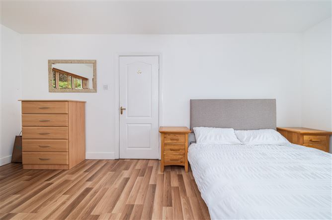 https://photos-a.propertyimages.ie/media/9/1/4/4999419/021440b8-75a9-4a1a-beda-3a04cc381b02_l.jpg
