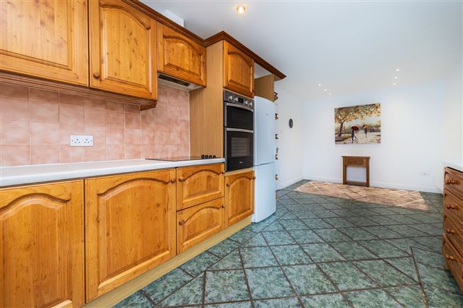 https://photos-a.propertyimages.ie/media/9/1/4/4999419/021440b8-75a9-4a1a-beda-3a04cc381b02_l.jpg