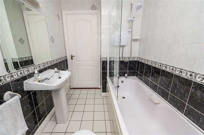 https://photos-a.propertyimages.ie/media/9/1/4/4999419/021440b8-75a9-4a1a-beda-3a04cc381b02_l.jpg