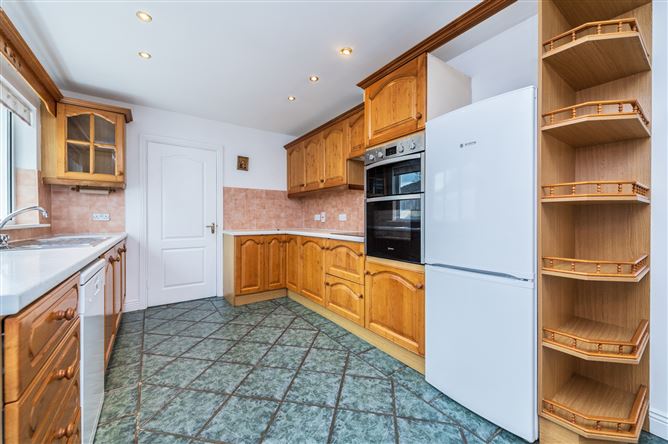 https://photos-a.propertyimages.ie/media/9/1/4/4999419/021440b8-75a9-4a1a-beda-3a04cc381b02_l.jpg