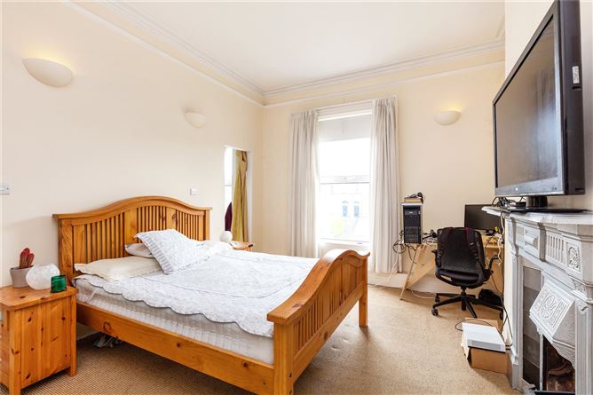 42 Howth Road, Clontarf, Dublin 3