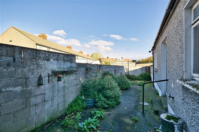 17 Muckross Grove, Perrystown, Dublin 12